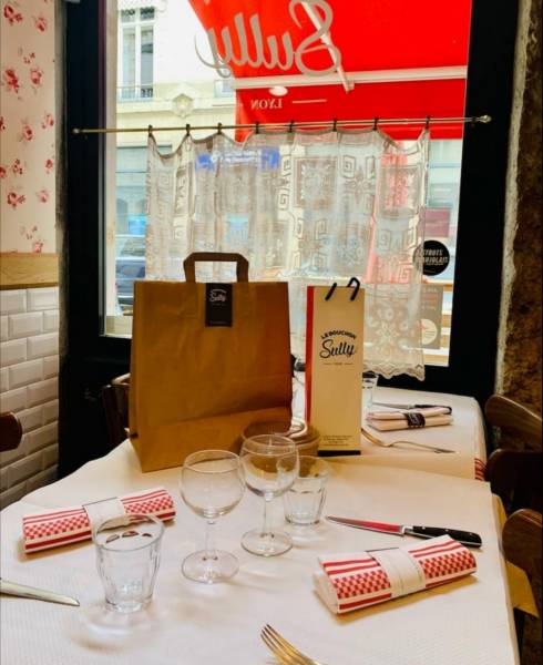 tournée des bouchons lyonnais repas à emporter